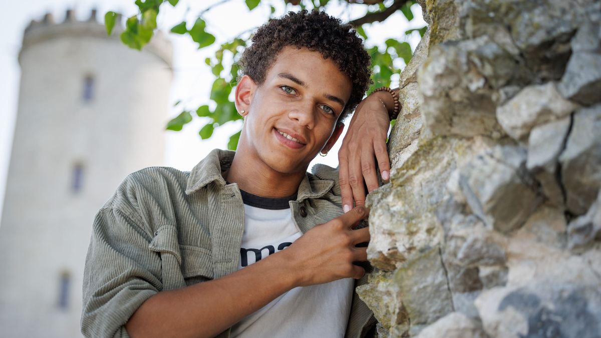 Salimou Thiam feierte seinen Durchbruch mit dem GZSZ-Ableger «Uferpark». - Foto: Friso Gentsch/dpa