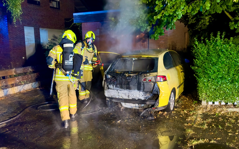 FW-OLL: Nächtlicher Fahrzeugbrand vor Wohngebäude - Foto: presseportal.de