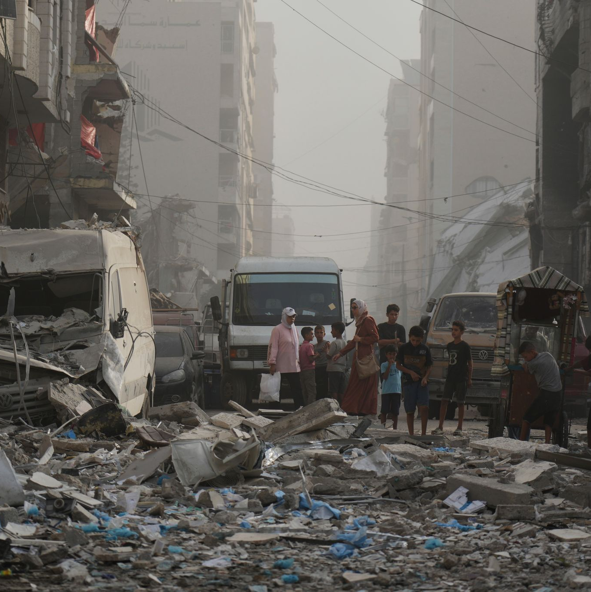 Ein behelfsmäßiges Zeltlager für vertriebene Palästinenser nahe Gaza - Foto: Jehad Alshrafi/AP/dpa