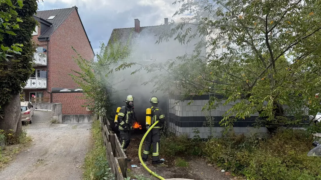 FW-WRN: Garagenbrand alarmiert die Feuerwehr - Bild: presseportal.de