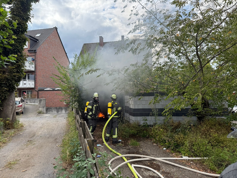 FW-WRN: Garagenbrand alarmiert die Feuerwehr - Foto: presseportal.de