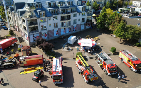 FW Mechernich: Feuerwehr Stadt Mechernich prÀsentiert sich auf dem Brunnenfest - Foto: presseportal.de FW Mechernich: Feuerwehr Stadt Mechernich prÀsentiert sich auf dem Brunnenfest - Foto: presseportal.de