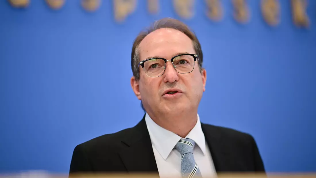 Kurz nach Amtsantritt hatte Dobrindt im Mai die Kontrollen an den deutschen Außengrenzen verstärkt. (Archivbild) - Bild: Sebastian Christoph Gollnow/dpa