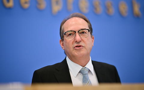 Kurz nach Amtsantritt hatte Dobrindt im Mai die Kontrollen an den deutschen Außengrenzen verstärkt. (Archivbild) - Foto: Sebastian Christoph Gollnow/dpa Kurz nach Amtsantritt hatte Dobrindt im Mai die Kontrollen an den deutschen Außengrenzen verstärkt. (Archivbild) - Foto: Sebastian Christoph Gollnow/dpa