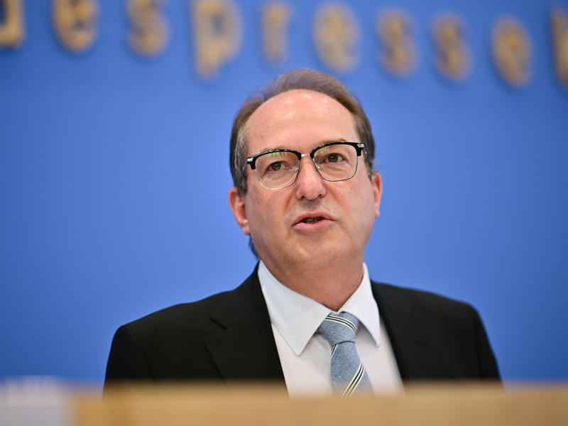 Kurz nach Amtsantritt hatte Dobrindt im Mai die Kontrollen an den deutschen Außengrenzen verstärkt. (Archivbild) - Foto: Sebastian Christoph Gollnow/dpa