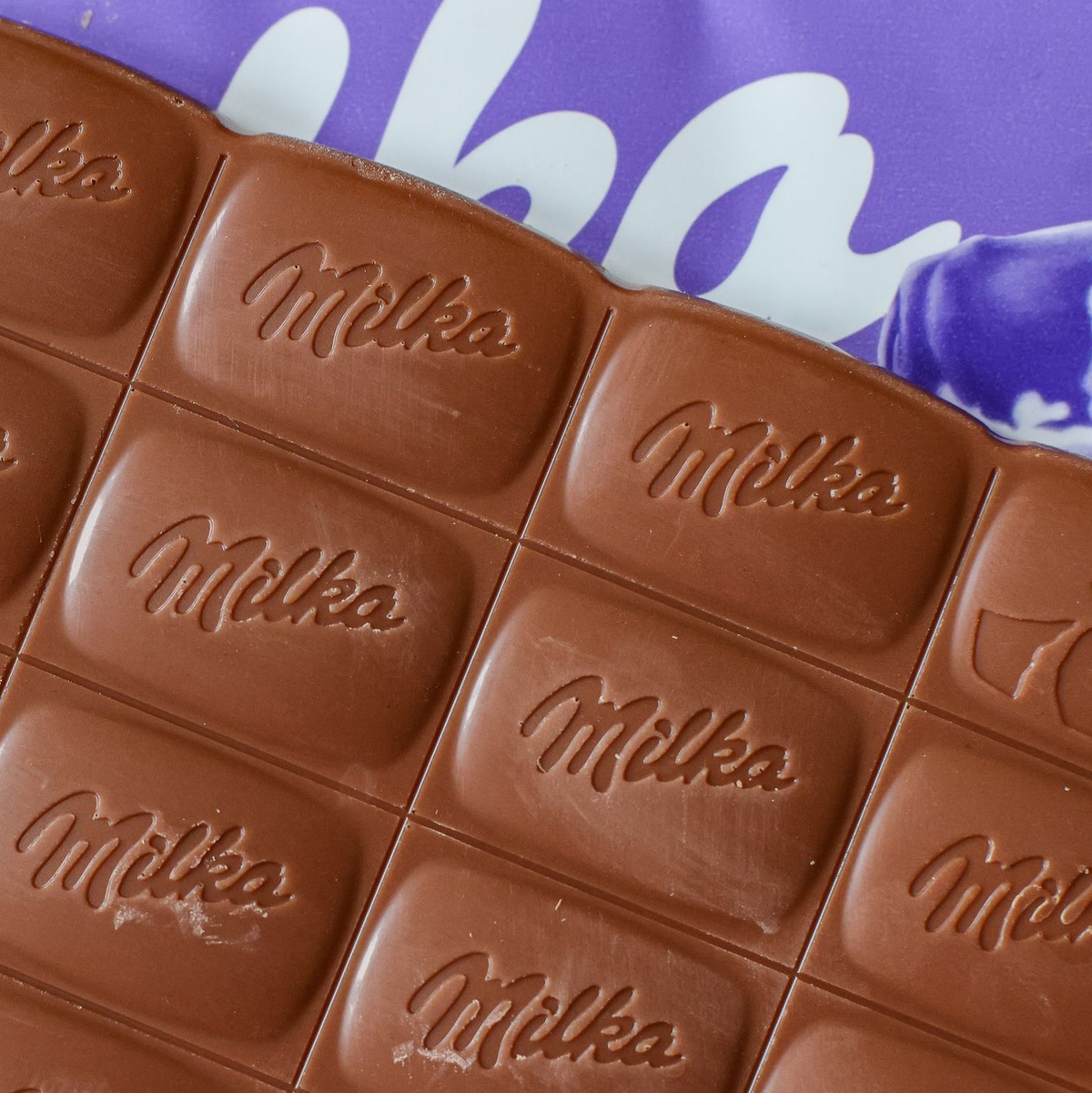Verbraucherschützer klagen gegen die kleinere Packung von Milka-Schokolade. (Archivbild) - Foto: Jan Woitas/dpa