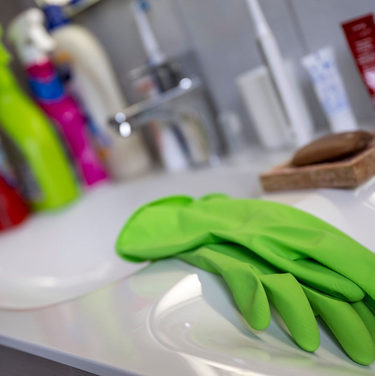 Produkte rund ums Waschen, Putzen und Reinigen steuerten im ersten Halbjahr 2,8 Milliarden Euro zum Inlandsumsatz bei. (Symbolbild) - Foto: Monika Skolimowska/dpa-Zentralbild GmbH/dpa