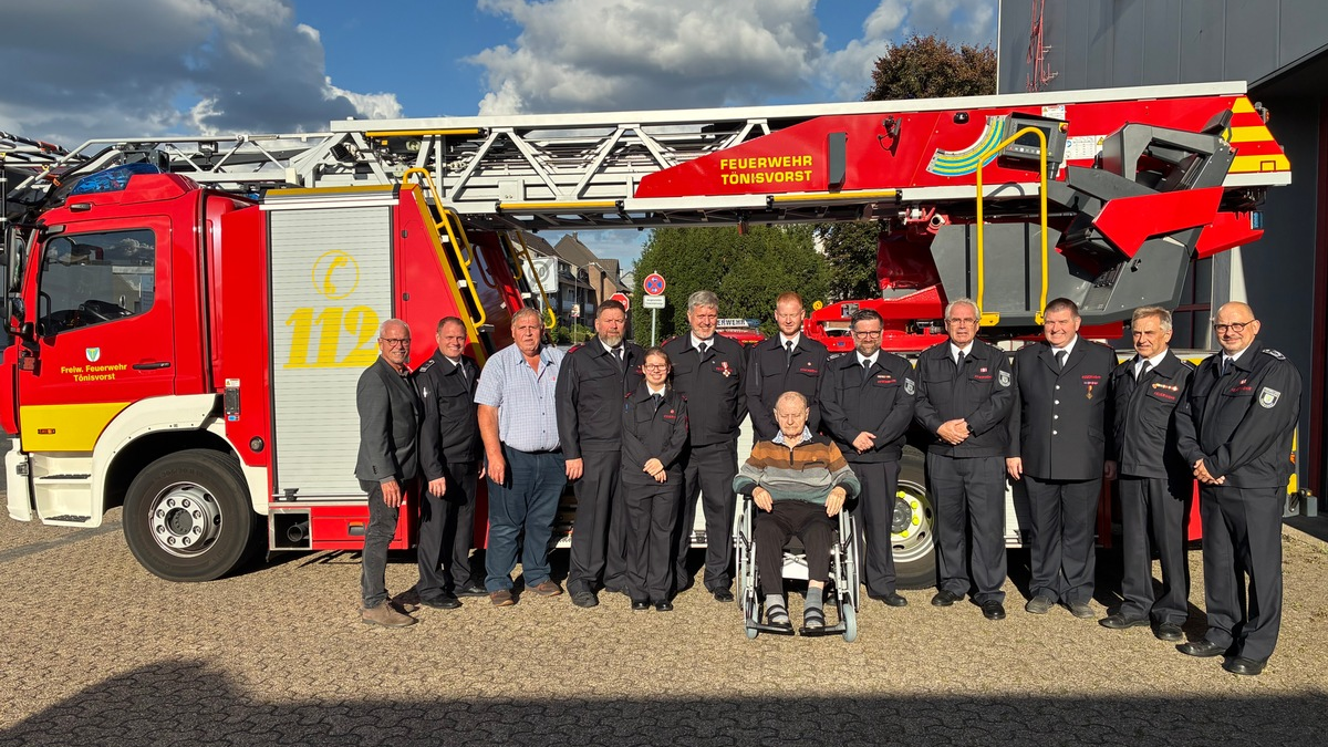 FW Tönisvorst: Feuerwehr Tönisvorst ehrt langjährige Mitglieder - Zwei Tage voller Dank und Anerkennung - Foto: presseportal.de