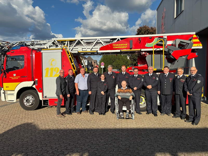 FW Tönisvorst: Feuerwehr Tönisvorst ehrt langjährige Mitglieder - Zwei Tage voller Dank und Anerkennung - Foto: presseportal.de