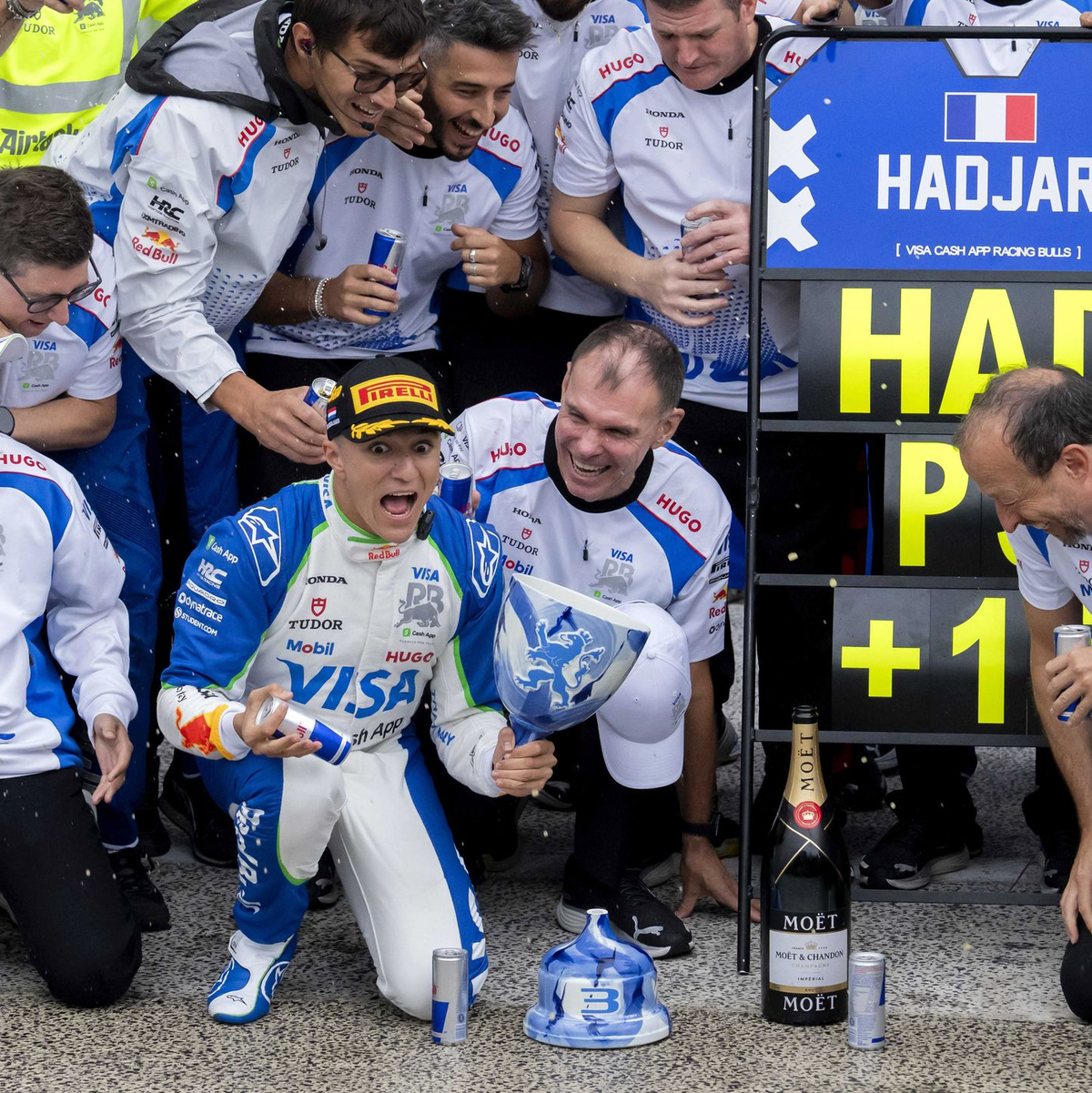 Der Pokal von Isack Hadjar geht zu Bruch. - Foto: Sander Koning/ANP/dpa