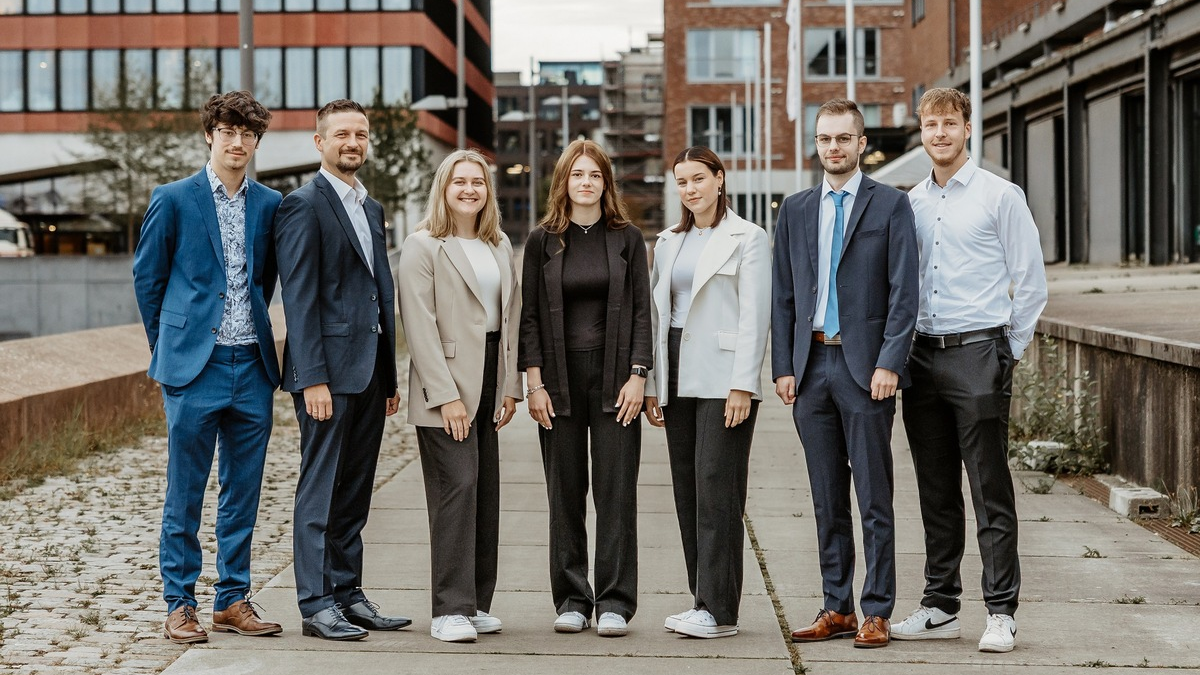 HZA-HB: Berufseinsteiger beim Hauptzollamt Bremen / Jetzt Karriere beim ZOLL starten! - Foto: presseportal.de