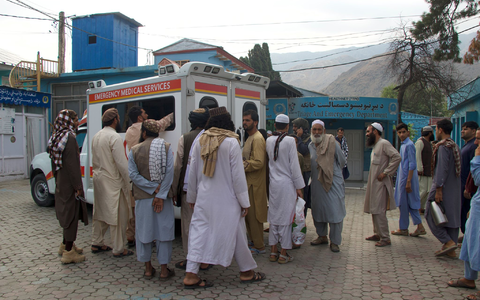 Ganze Dörfer liegen in Trümmern, wie der afghanische Nachrichtensender Tolonews berichtet. - Foto: Qazafi/XinHua/dpa