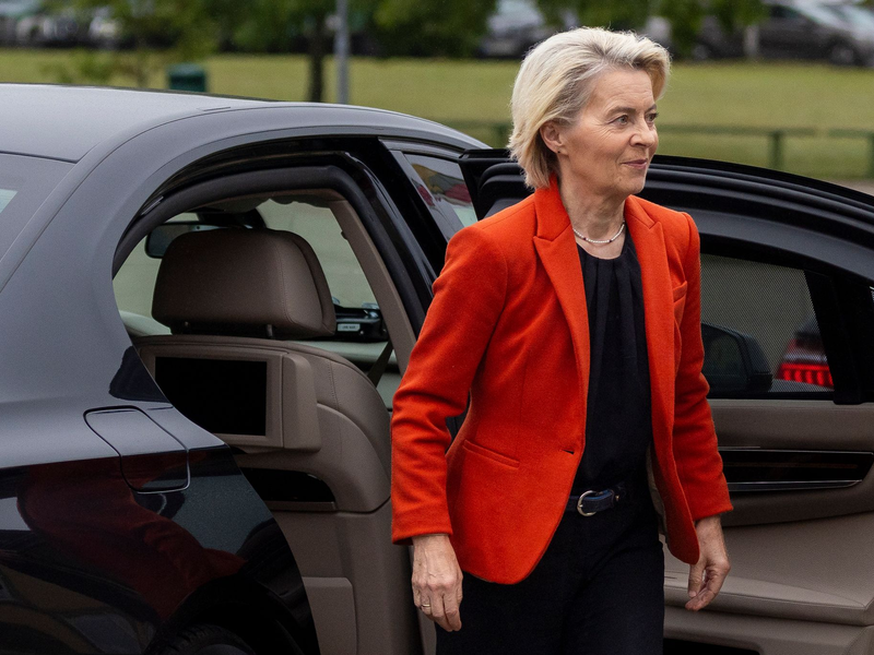 Das Flugzeug mit Ursula von der Leyen konnte am Ende sicher landen. (Archivbild) - Foto: Mindaugas Kulbis/AP/dpa