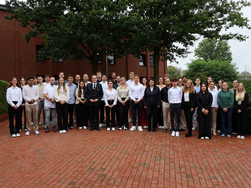HZA-MS: 39 angehende Zöllnerinnen und Zöllner beginnen ihren Dienst im Hauptzollamt Münster / Amtseid zum Start in die Ausbildung bzw. das Studium - Foto: presseportal.de