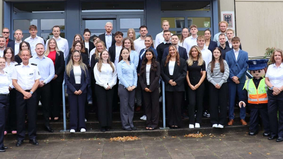 HZA-OS: Berufseinsteiger beim Hauptzollamt Osnabrück; Jetzt Karriere beim ZOLL starten! - Foto: presseportal.de