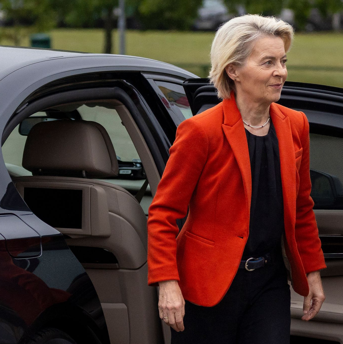 Das Flugzeug mit Ursula von der Leyen konnte am Ende sicher landen. (Archivbild) - Foto: Mindaugas Kulbis/AP/dpa