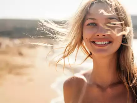 Bring deine Beauty-Routine auf das nächste Level: Haut- und Schönheitspflege von innen mit der innovativen Q4-Rezeptur und den Beauty-Essentials Biotin und Jod - Foto: presseportal.de