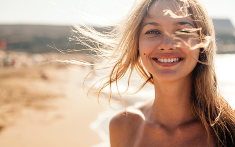 Bring deine Beauty-Routine auf das nächste Level: Haut- und Schönheitspflege von innen mit der innovativen Q4-Rezeptur und den Beauty-Essentials Biotin und Jod - Foto: presseportal.de