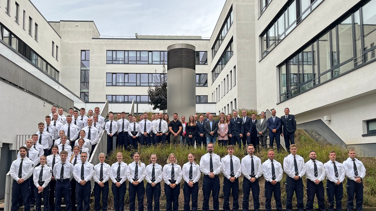 POL-MG: Polizeipräsidium Mönchengladbach begrüßt 58 Neuzugänge zum 1. September - Foto: presseportal.de