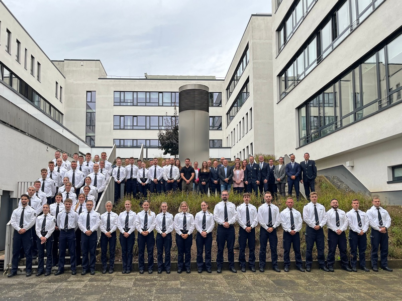 POL-MG: Polizeipräsidium Mönchengladbach begrüßt 58 Neuzugänge zum 1. September - Foto: presseportal.de