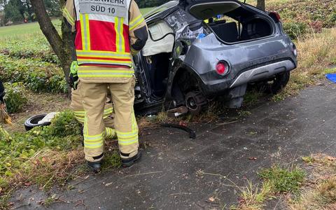FW Paderborn: Verkehrsunfall mit zwei beteiligten Fahrzeugen - Foto: presseportal.de