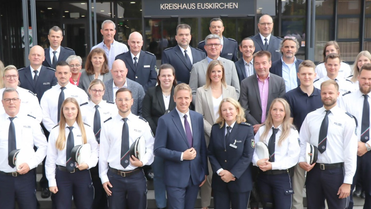 POL-EU: Kreispolizeibehörde Euskirchen begrüßt 14 Neue - Foto: presseportal.de
