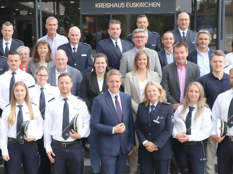 POL-EU: Kreispolizeibehörde Euskirchen begrüßt 14 Neue - Foto: presseportal.de
