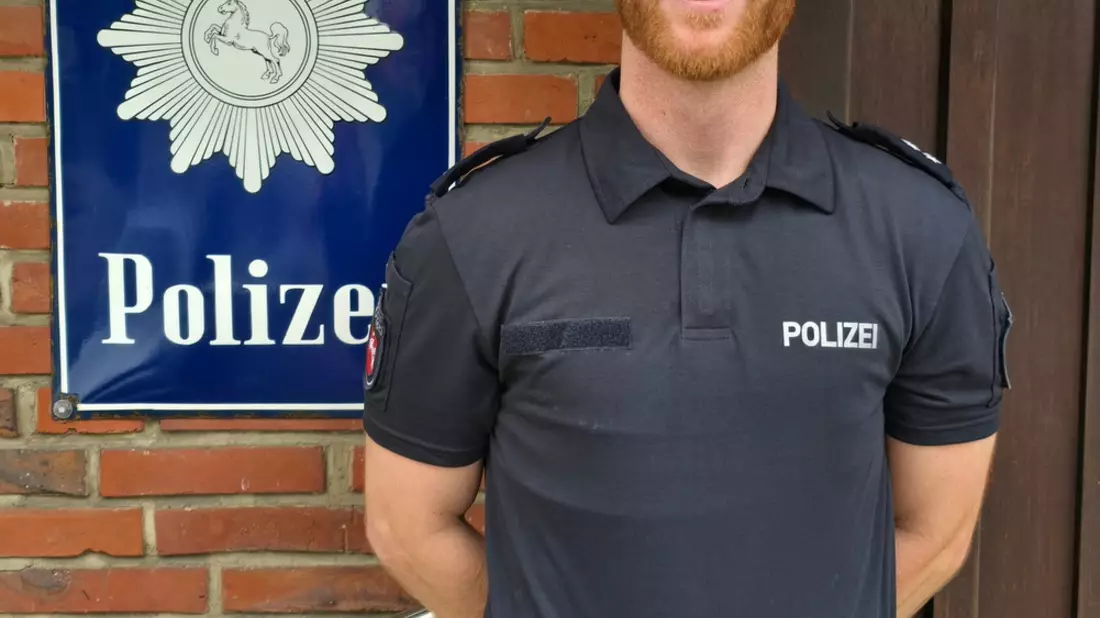 POL-STD: Polizeioberkommissar Jan-Niklas Witt neuer Leiter der Polizeistation Himmelpforten - Bild: presseportal.de