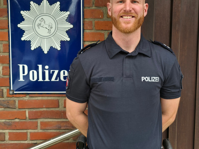 POL-STD: Polizeioberkommissar Jan-Niklas Witt neuer Leiter der Polizeistation Himmelpforten - Foto: presseportal.de