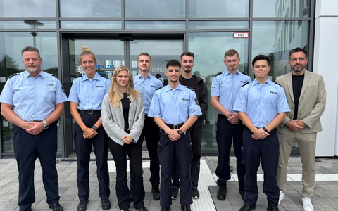 POL-EN: Ennepe-Ruhr-Kreis: Unter dem Motto Alles Neu begrüßte Landrat Olaf Schade insgesamt 34 Polizistinnen und Polizisten in der Kreispolizeibehörde - Foto: presseportal.de POL-EN: Ennepe-Ruhr-Kreis: Unter dem Motto Alles Neu begrüßte Landrat Olaf Schade insgesamt 34 Polizistinnen und Polizisten in der Kreispolizeibehörde - Foto: presseportal.de