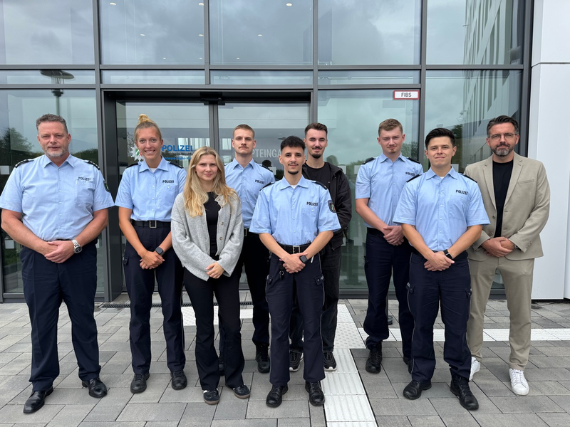 POL-EN: Ennepe-Ruhr-Kreis: Unter dem Motto Alles Neu begrüßte Landrat Olaf Schade insgesamt 34 Polizistinnen und Polizisten in der Kreispolizeibehörde - Foto: presseportal.de