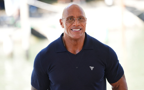 Dwayne Johnson bei seiner Ankunft auf dem Lido.  - Foto: Scott A Garfitt/Invision/AP/dpa
