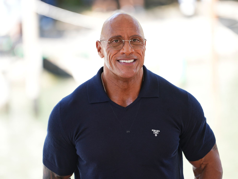 Dwayne Johnson bei seiner Ankunft auf dem Lido.  - Foto: Scott A Garfitt/Invision/AP/dpa