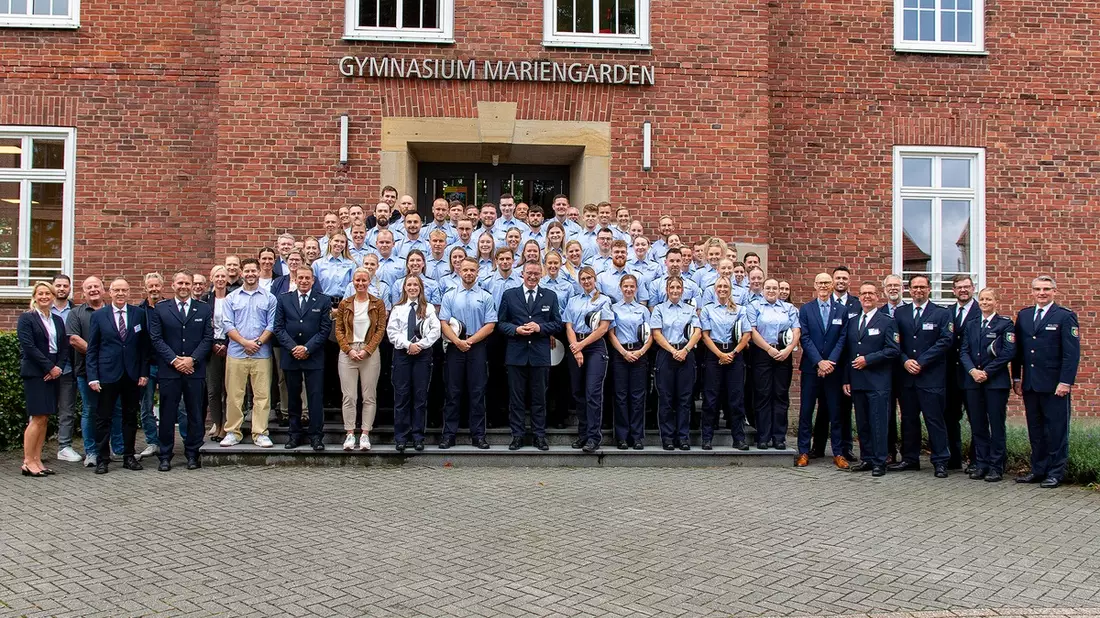 POL-BOR: Kreis Borken - 59 neue Polizeibeamtinnen und Polizeibeamte für den Kreis Borken - Bild: presseportal.de