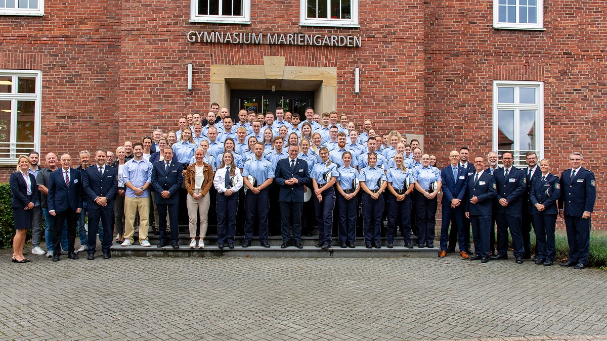 POL-BOR: Kreis Borken - 59 neue Polizeibeamtinnen und Polizeibeamte für den Kreis Borken - Foto: presseportal.de