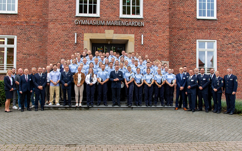 POL-BOR: Kreis Borken - 59 neue Polizeibeamtinnen und Polizeibeamte für den Kreis Borken - Foto: presseportal.de POL-BOR: Kreis Borken - 59 neue Polizeibeamtinnen und Polizeibeamte für den Kreis Borken - Foto: presseportal.de