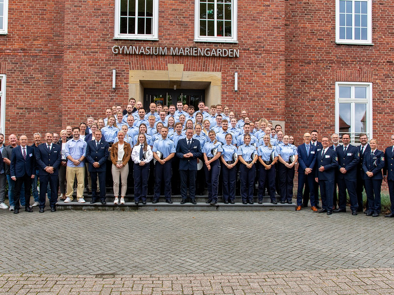 POL-BOR: Kreis Borken - 59 neue Polizeibeamtinnen und Polizeibeamte für den Kreis Borken - Foto: presseportal.de