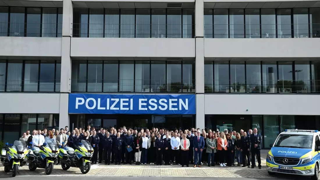 POL-E: Essen/Mülheim an der Ruhr: 114 neue Kolleginnen und Kollegen starten ihren Dienst bei der Polizei Essen - Bild: presseportal.de