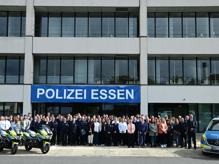 POL-E: Essen/Mülheim an der Ruhr: 114 neue Kolleginnen und Kollegen starten ihren Dienst bei der Polizei Essen - Foto: presseportal.de