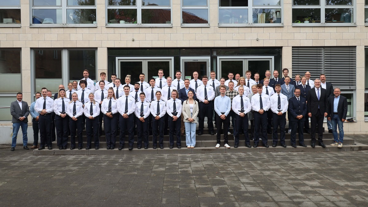 POL-VIE: Herzlich willkommen: 41 neue Polizistinnen und Polizisten beginnen ihren Dienst - Foto: presseportal.de