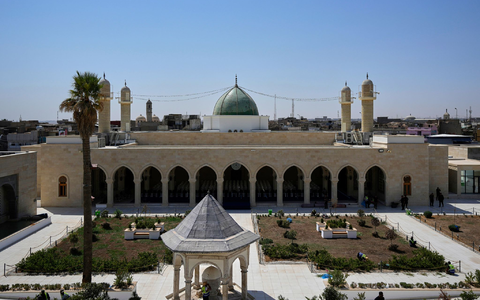 Die Al-Nuri-Moschee vor dem Besuch des irakischen Regierungschefs. - Foto: Hadi Mizban/AP/dpa