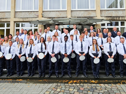 POL-DN: Verstärkung eingetroffen - Neue Polizeibeamtinnen und Beamte für den Kreis Düren - Foto: presseportal.de