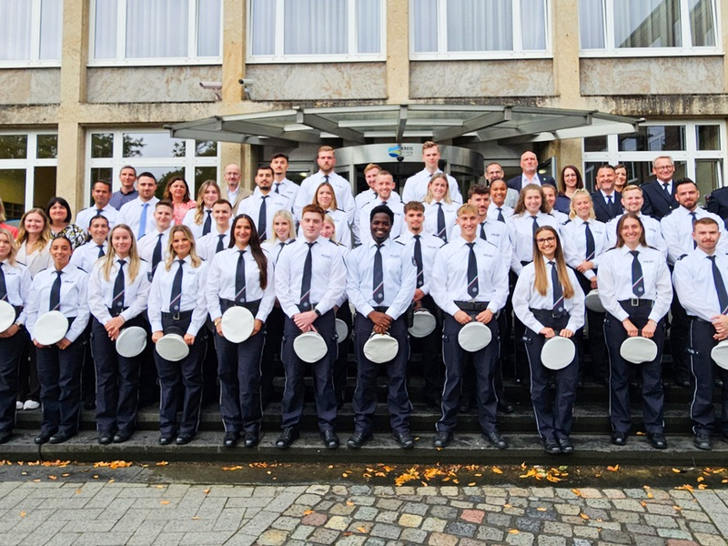 POL-DN: Verstärkung eingetroffen - Neue Polizeibeamtinnen und Beamte für den Kreis Düren - Foto: presseportal.de