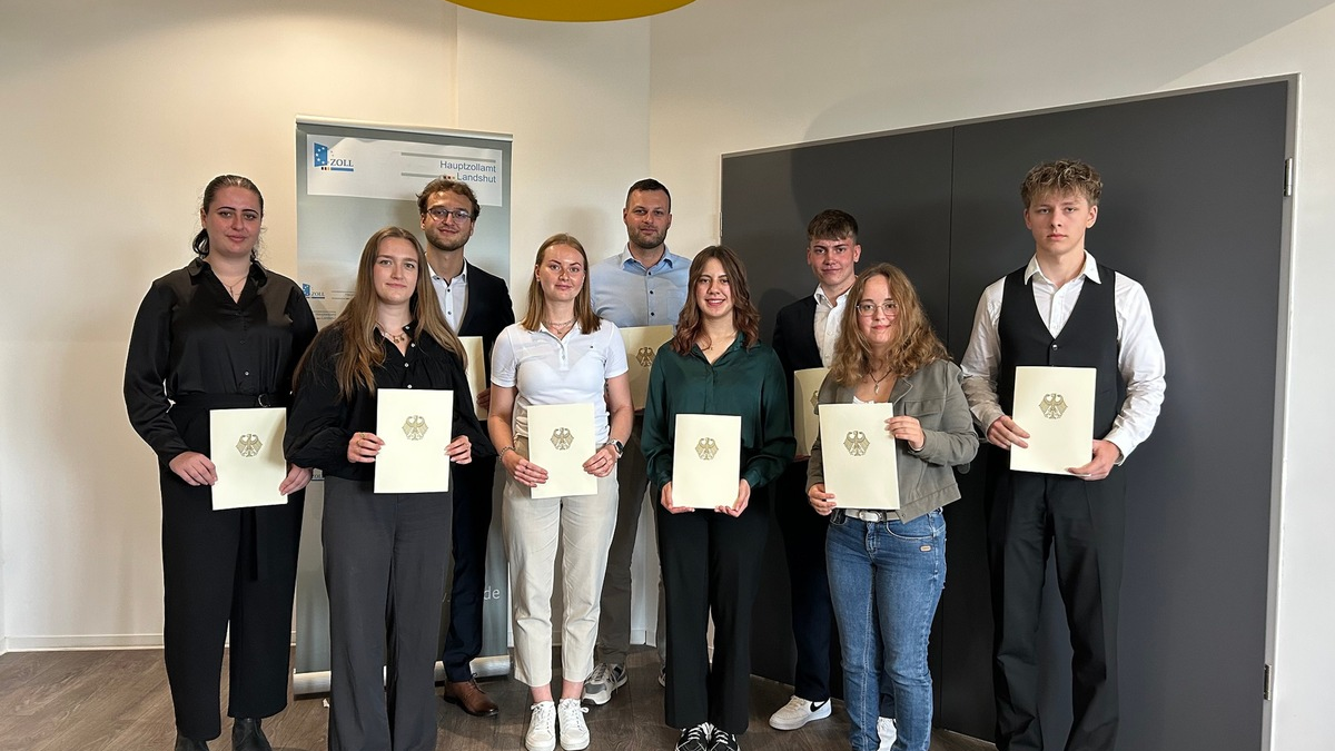 HZA-LA: Vereidigung der Berufseinsteiger beim Hauptzollamt Landshut Jetzt Karriere beim ZOLL starten! - Foto: presseportal.de