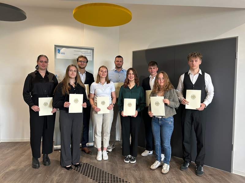 HZA-LA: Vereidigung der Berufseinsteiger beim Hauptzollamt Landshut Jetzt Karriere beim ZOLL starten! - Foto: presseportal.de