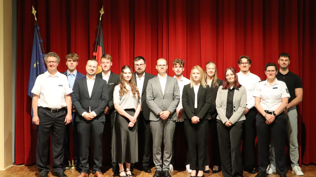 HZA-DA: Berufseinsteiger beim Hauptzollamt Darmstadt - Jetzt Karriere beim ZOLL starten! - Foto: presseportal.de