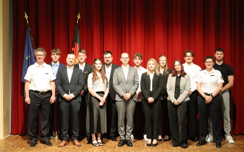 HZA-DA: Berufseinsteiger beim Hauptzollamt Darmstadt - Jetzt Karriere beim ZOLL starten! - Foto: presseportal.de HZA-DA: Berufseinsteiger beim Hauptzollamt Darmstadt - Jetzt Karriere beim ZOLL starten! - Foto: presseportal.de