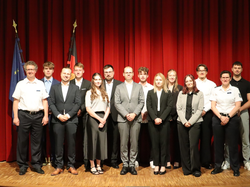 HZA-DA: Berufseinsteiger beim Hauptzollamt Darmstadt - Jetzt Karriere beim ZOLL starten! - Foto: presseportal.de