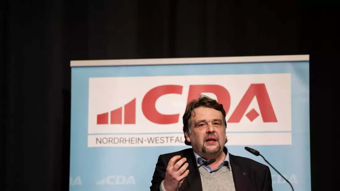 CDA-Chef Radtke schlägt eine Anhebung der Reichensteuer vor. - Bild: Fabian Strauch/dpa