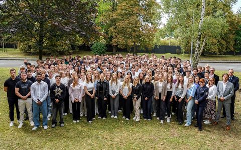 POL-DO: BegrĂŒĂung der neuen Beamtinnen und Beamten - Willkommen bei der Polizei Dortmund! - Foto: presseportal.de POL-DO: BegrĂŒĂung der neuen Beamtinnen und Beamten - Willkommen bei der Polizei Dortmund! - Foto: presseportal.de